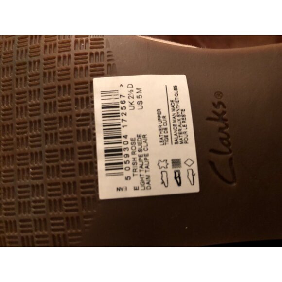 Clarks Womens Beige Suede Loafers Ultimate Comfort Slip-On Shoes Size 8.5 - Picture 8 of 8